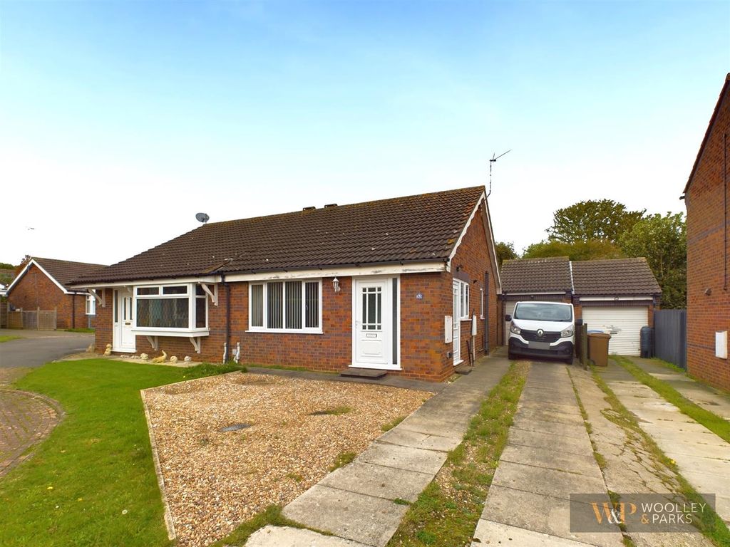 2 bed semidetached bungalow for sale in Oaklands, Cranswick, Cranswick
