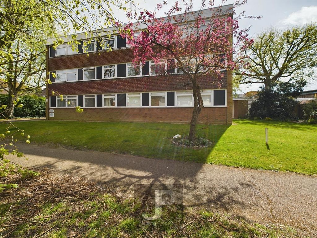 2-bed-flat-for-sale-in-highland-avenue-brentwood-cm15-285-000-zoopla