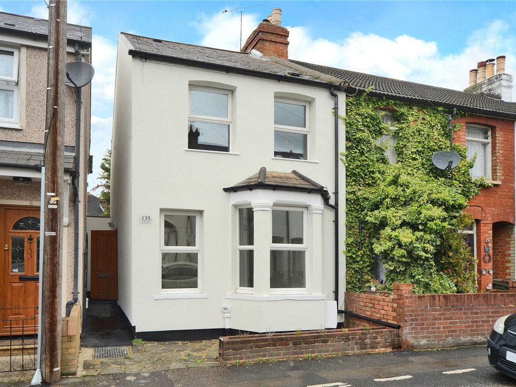 4 bed end terrace house for sale in Longfellow Road, Worcester Park KT4