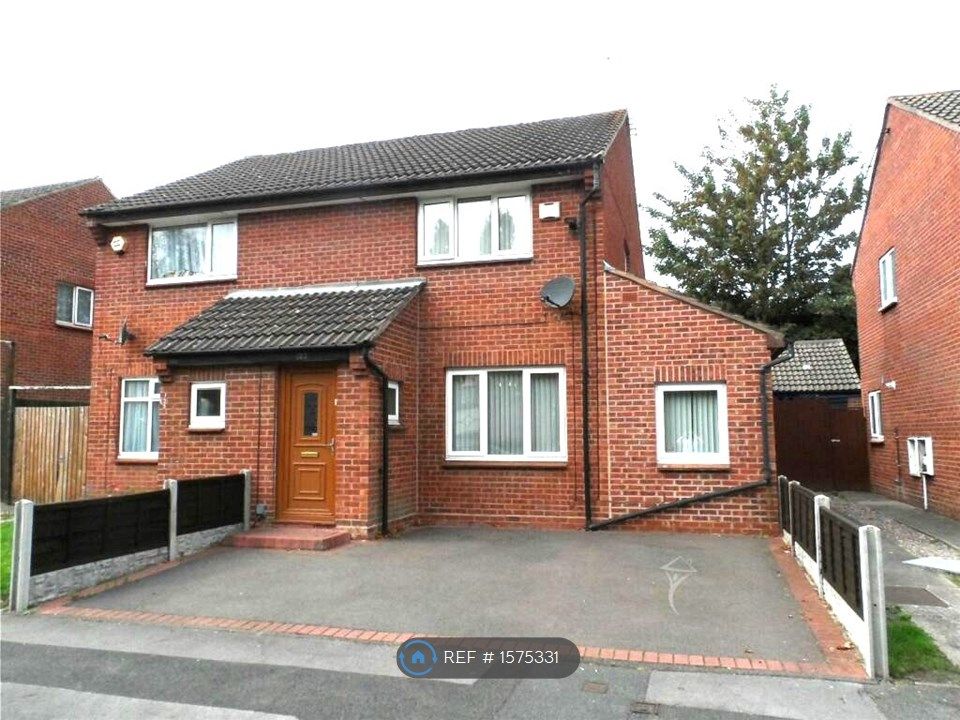 3 bed semidetached house to rent in Alexandra Road, Birmingham B5, £