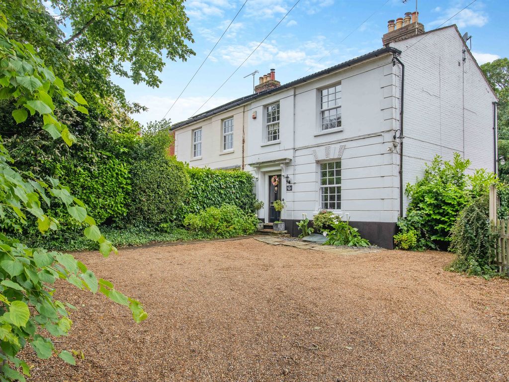 4 bed semidetached house for sale in Mundesley Road, North Walsham