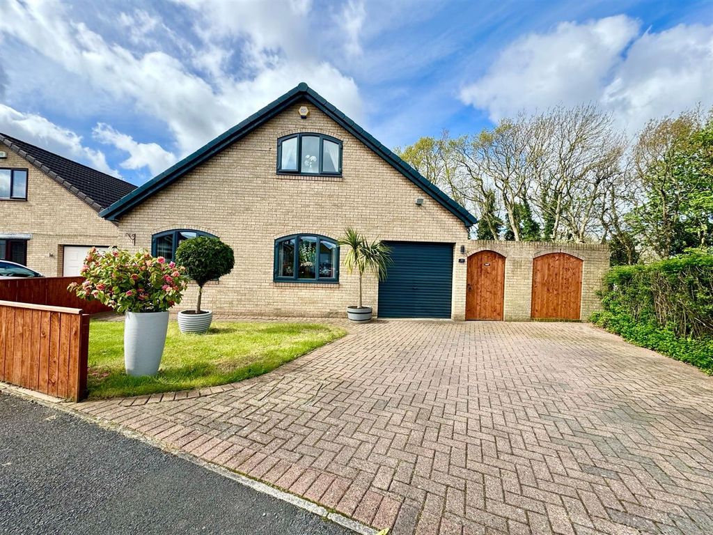 4 bed detached house for sale in Marlborough Road, MartonInCleveland