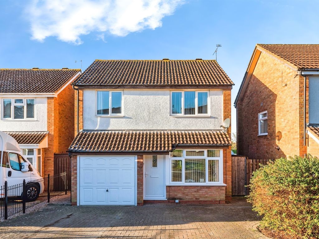 3 bed detached house for sale in Hopton Close, Freshbrook, Swindon SN5
