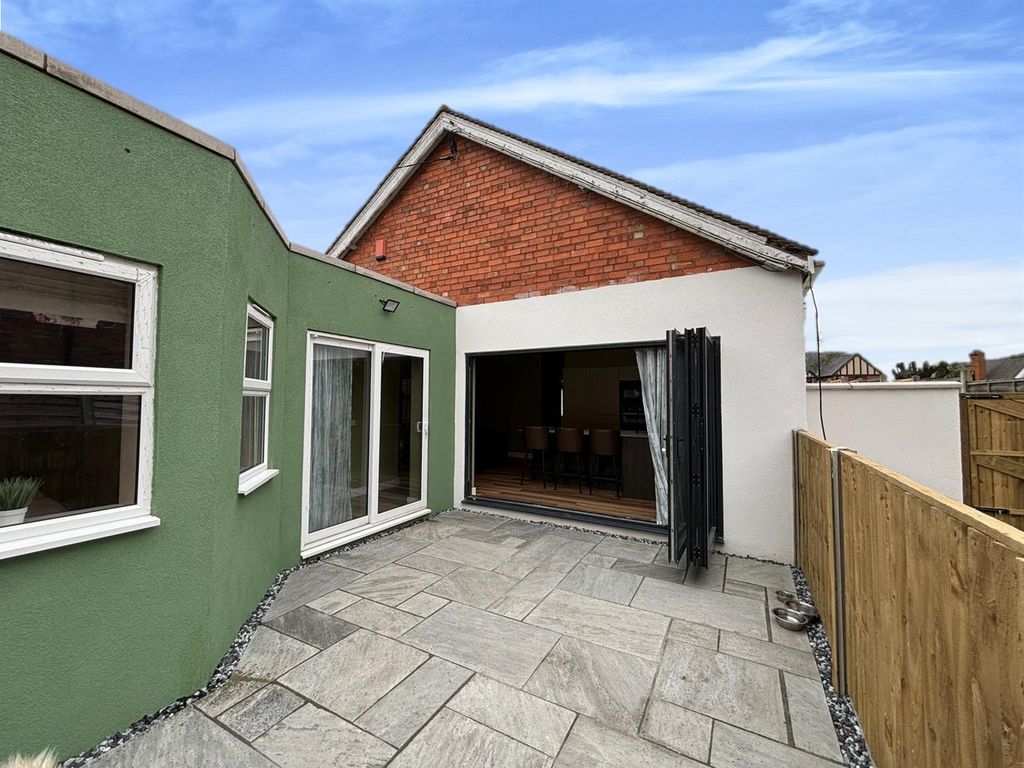 3 bed detached bungalow for sale in Farndon Road, Newark NG24, £270,000