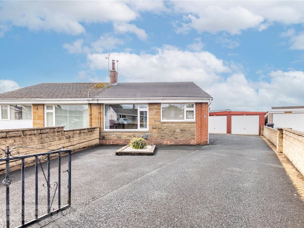 2 bed bungalow for sale in Lindrick Walk, Halifax, West Yorkshire HX2, £225,000 Zoopla