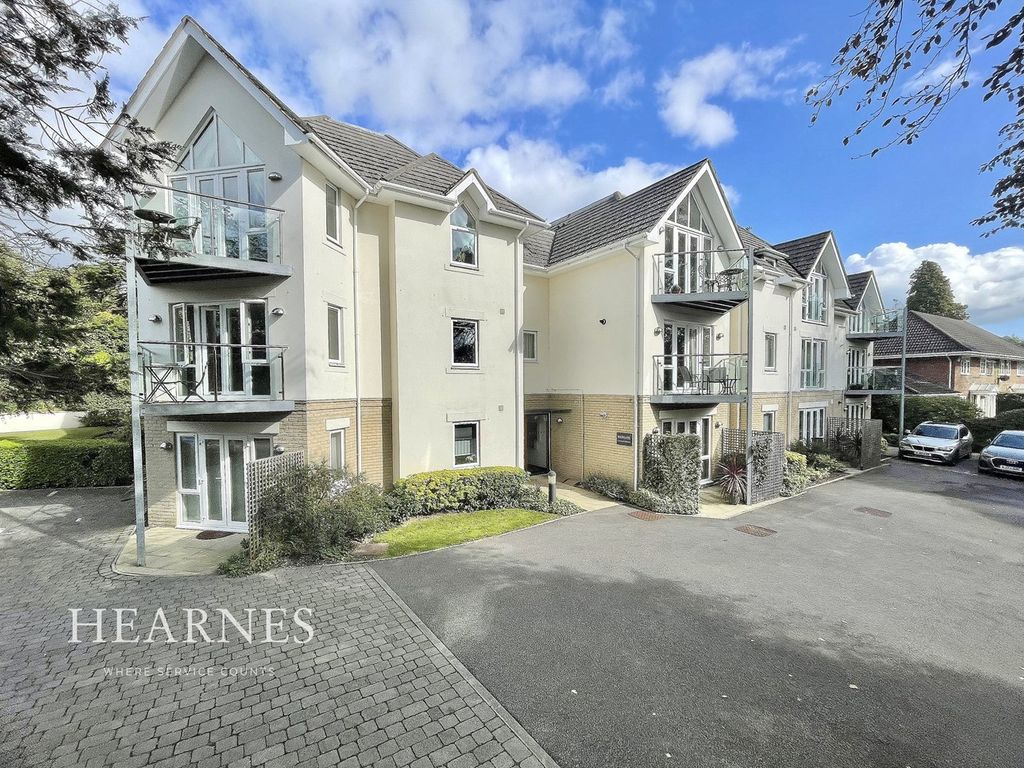 2 bed flat for sale in Branksome Wood Road, Bournemouth BH4, £325,000