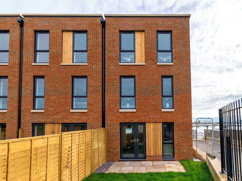 New home, 3 bed terraced house for sale in Searle Drive, Gosport