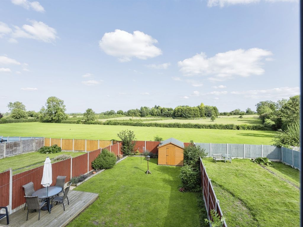 4 bed semidetached house for sale in South Drive, Stoney Stanton