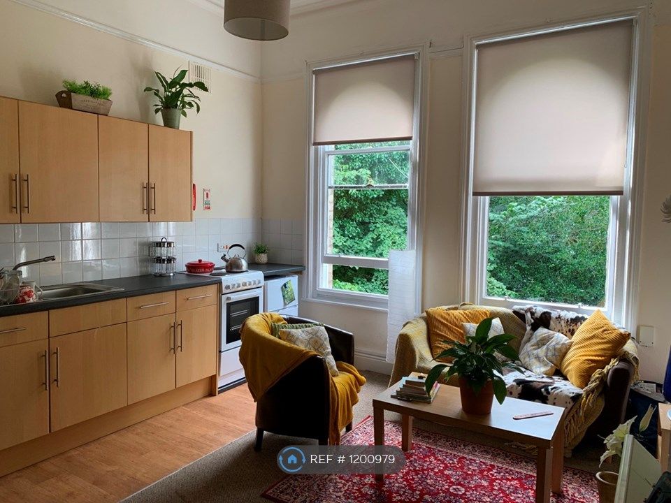 Room to rent in Heaton Moor Road, Stockport SK4 Zoopla