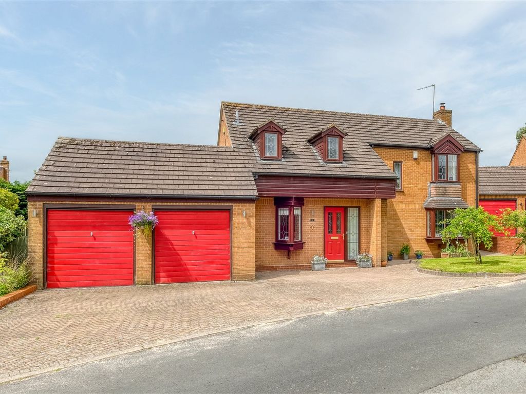 4 bed detached house for sale in Brookfield Close, Hunt End, Redditch