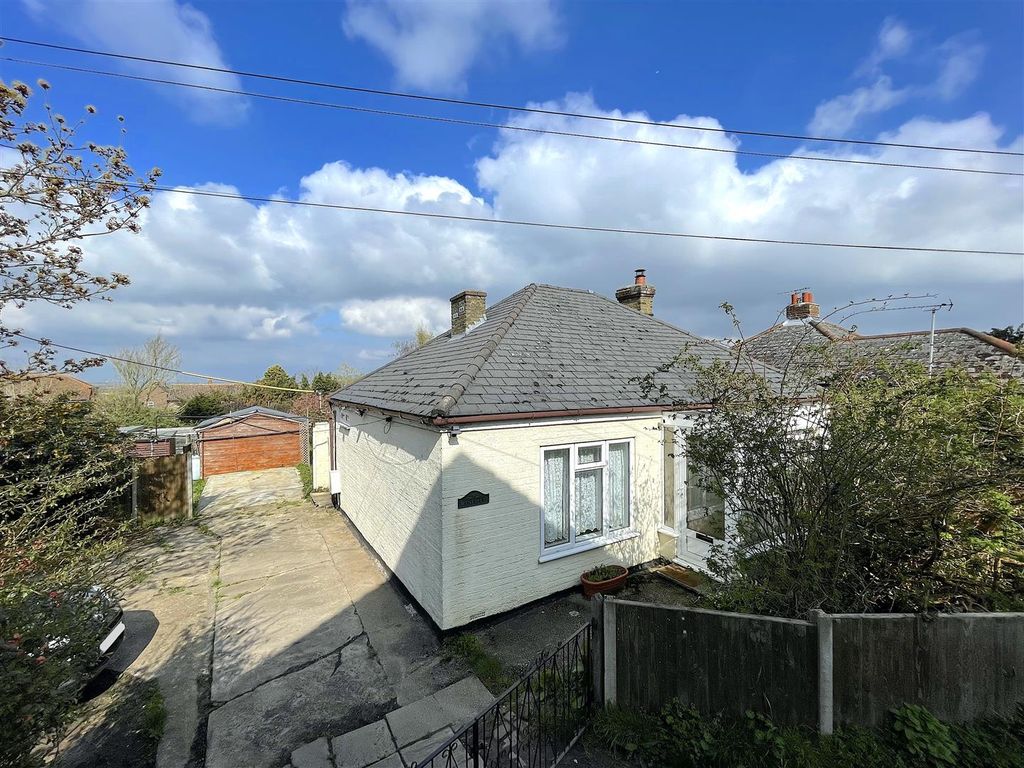 2 bed detached bungalow for sale in The Crescent, BoughtonUnderBlean