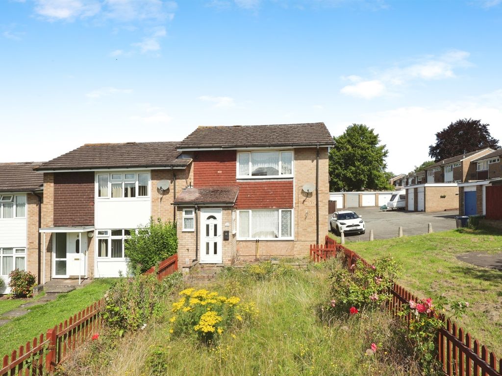 2 bed end terrace house for sale in The Pastures, Downley, High