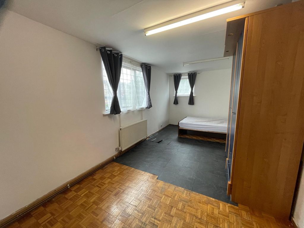 Room to rent in Harrow, Middlesex HA1, £650 pcm Zoopla