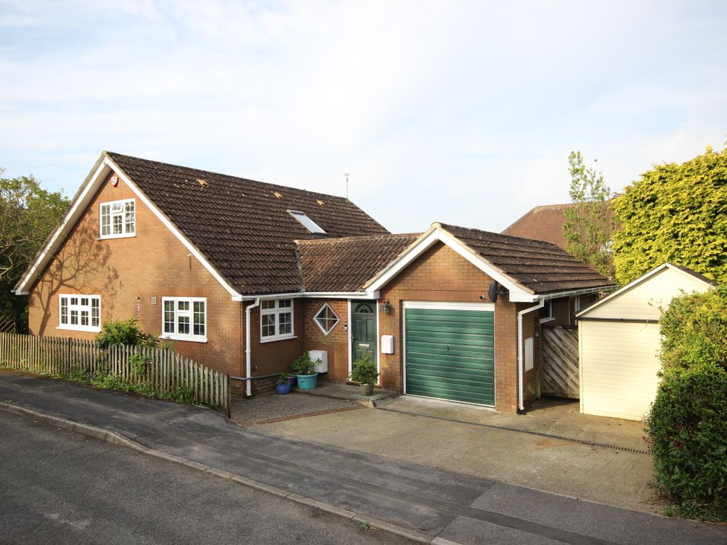 3 bed detached house for sale in Blackberry Lane, Four Marks GU34, £