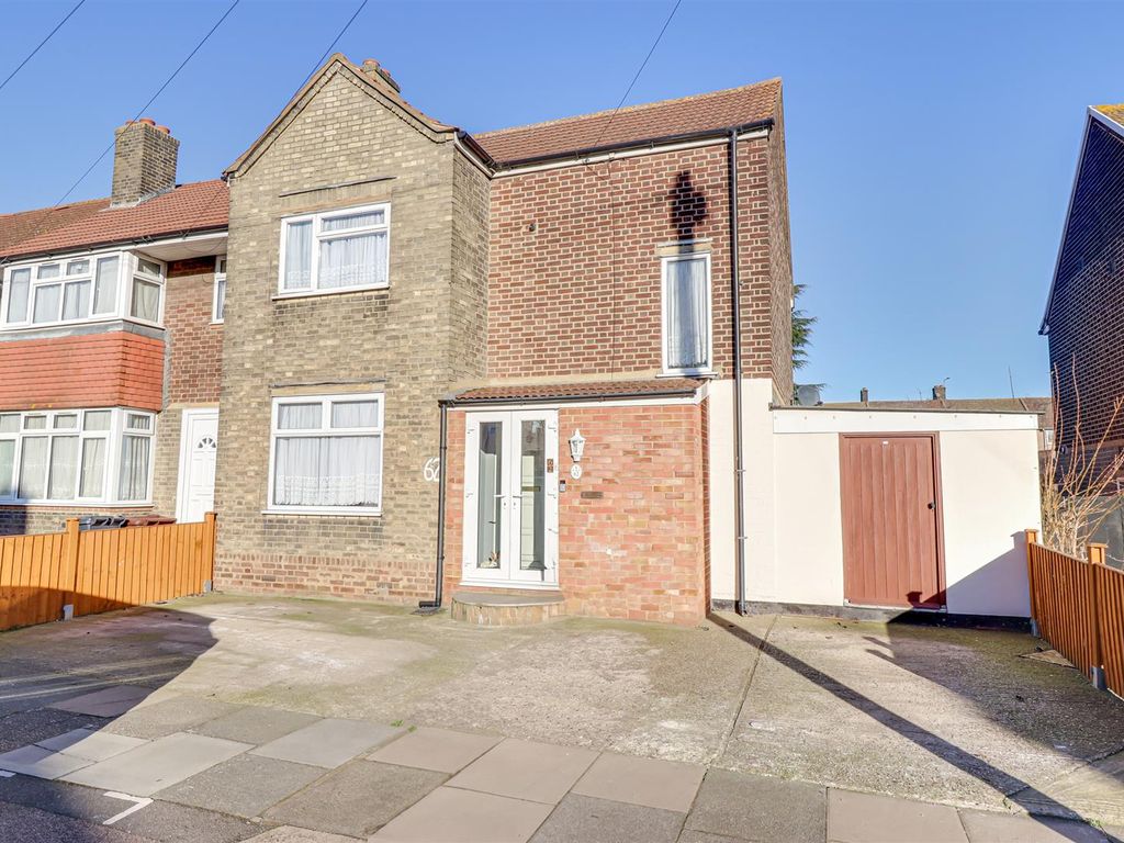 4 bed end terrace house for sale in Julia Gardens, Barking IG11, £