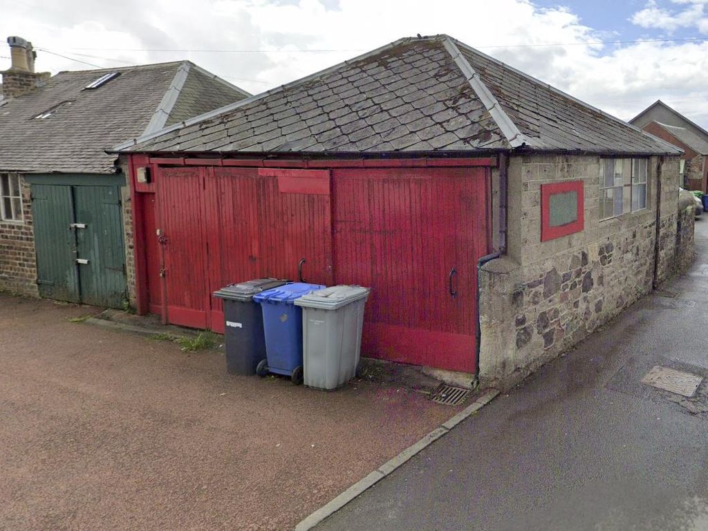 Property for sale in James Square, Biggar ML12, £19,995 Zoopla