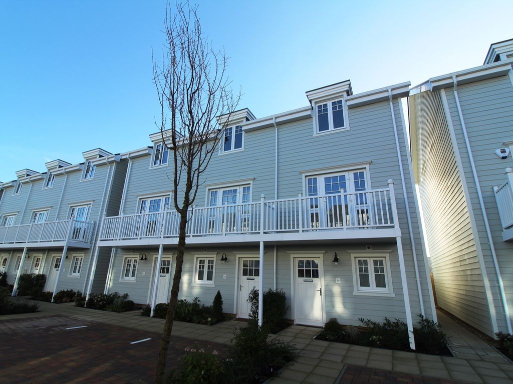 3 bed terraced house to rent in Champlain Street, Reading RG2, £2,050