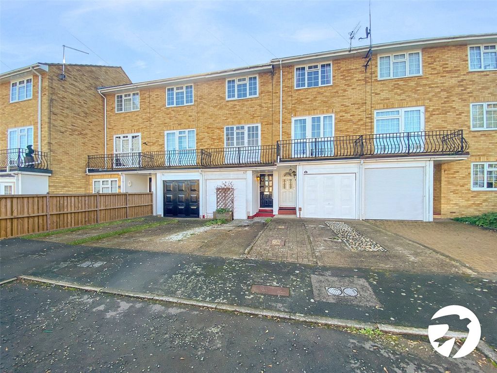 3 bed terraced house to rent in Macklands Way, Rainham, Gillingham