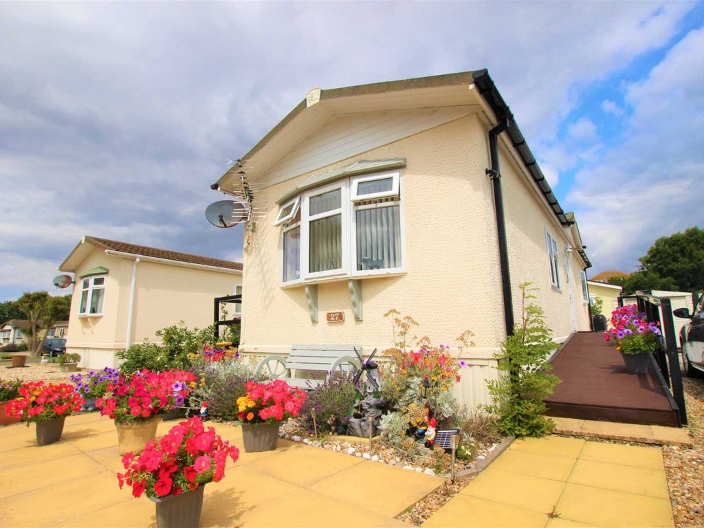 2 bed mobile/park home for sale in Manor Park, WestonSuperMare BS23 Zoopla