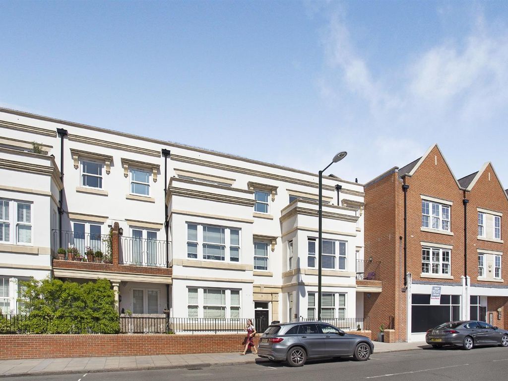 1 bed flat to rent in Barnes High Street, London SW13, £2,200 pcm Zoopla