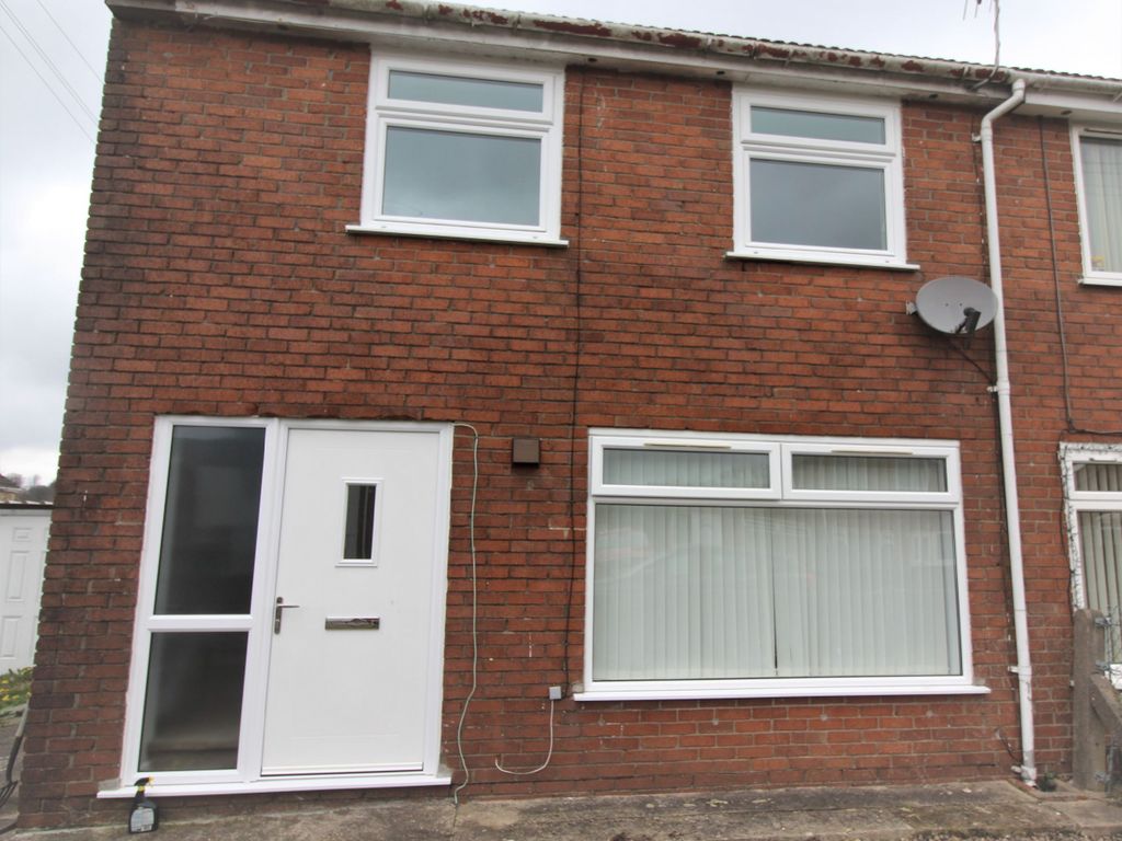 3 bed semidetached house to rent in Penywaun Road, Pentwyn Crumlin