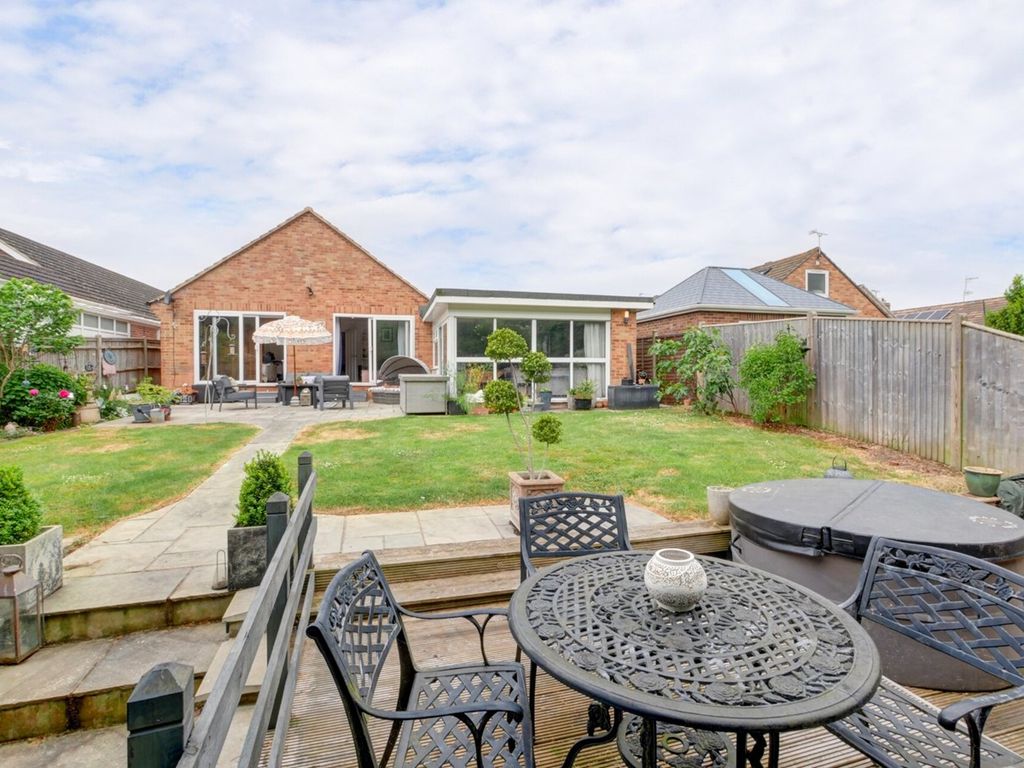 5 bed detached bungalow for sale in The Drive, Hailsham BN27, £575,000