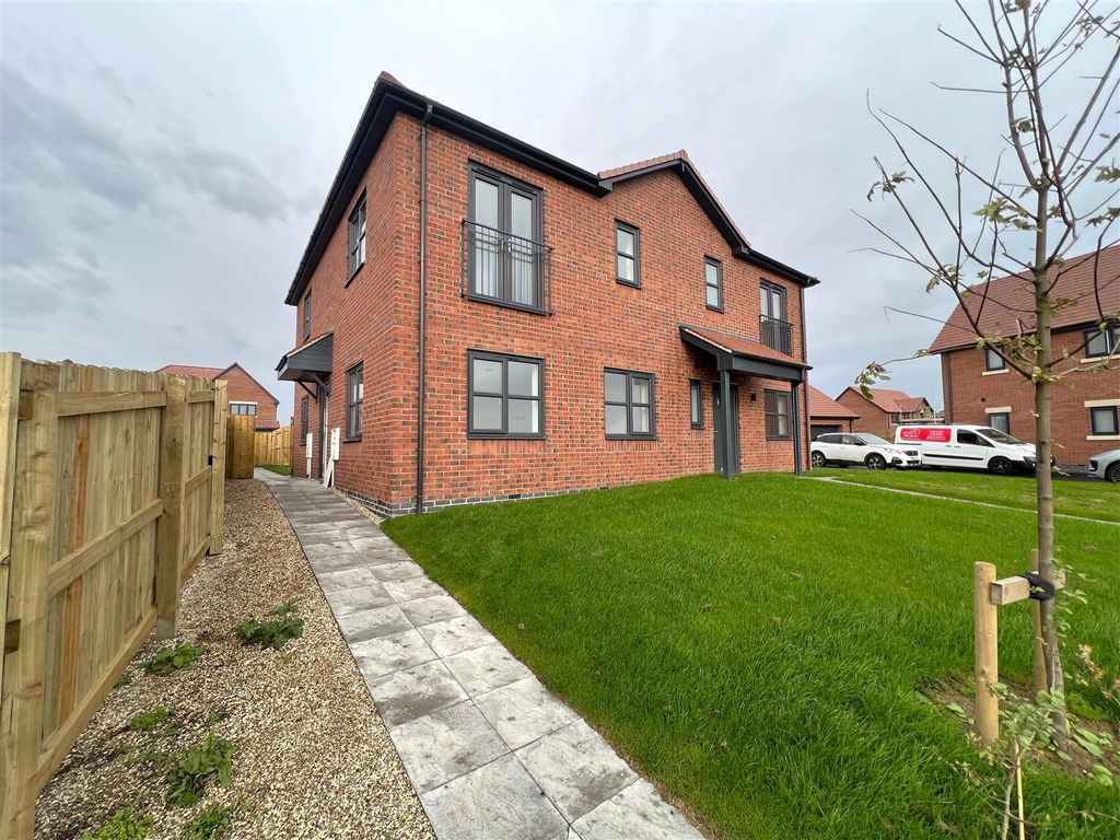 3 bed semidetached house for sale in Belvedere Parade, Bridlington