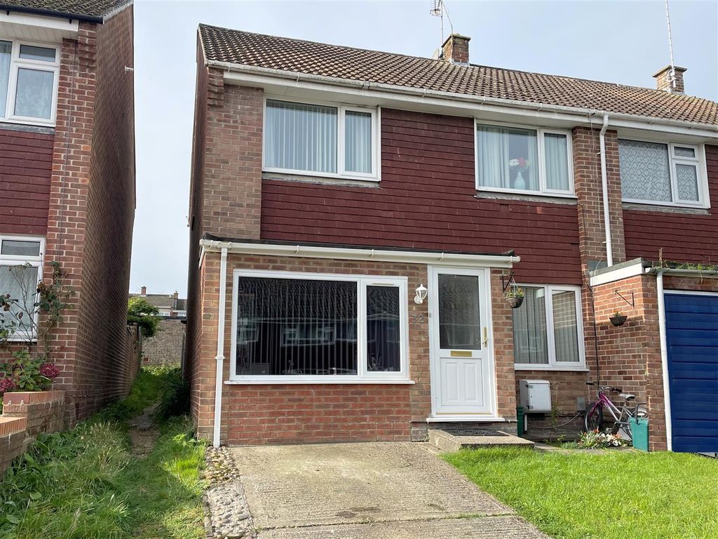 3 bed end terrace house for sale in Sandown Way, Newbury RG14, £369,950 Zoopla