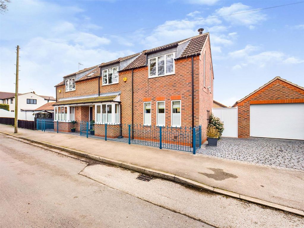 3 bed detached house for sale in Mill Lane, Brandesburton, Driffield