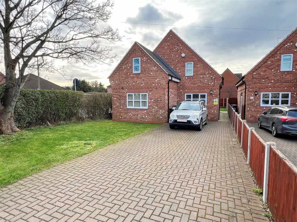 3 bed detached house for sale in Station Road, Hatfield, Doncaster DN7