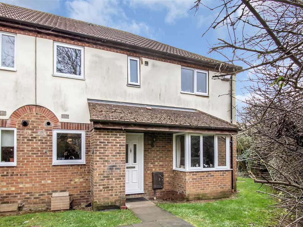 2 bed end terrace house for sale in Studley Knapp, Walnut Tree, Milton