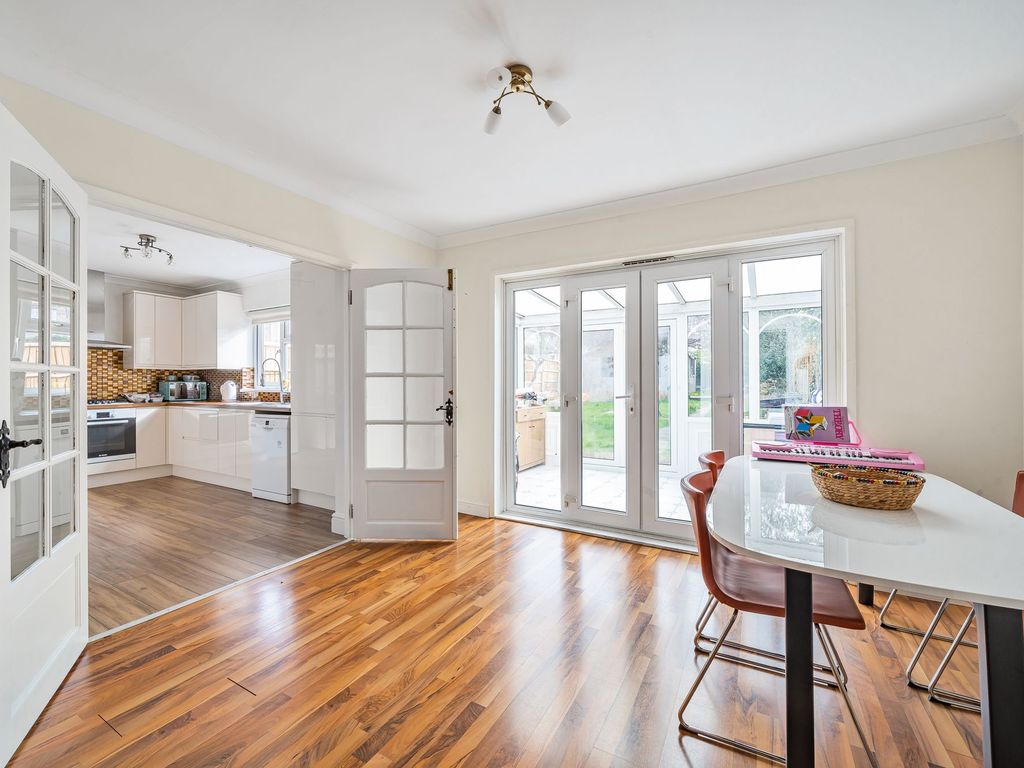 2 bed semidetached bungalow for sale in Waltham Way, London E4, £