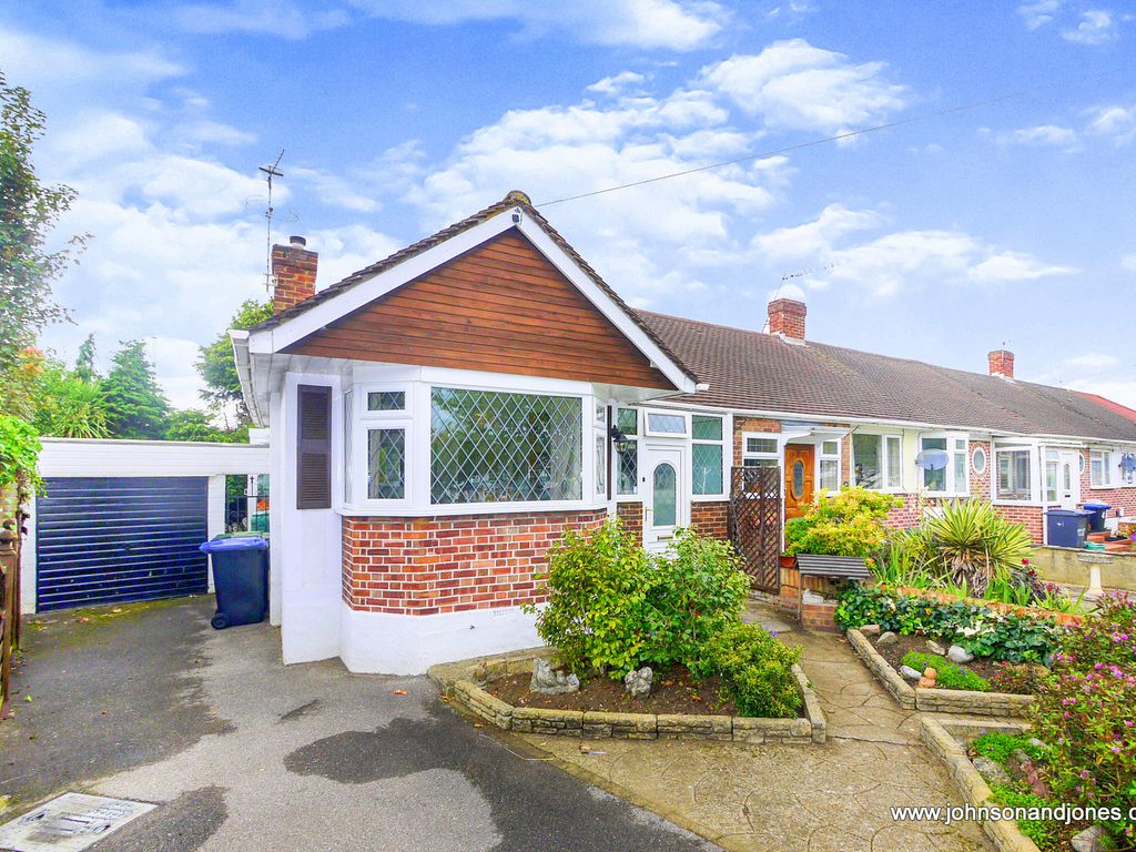 2 bed semidetached bungalow for sale in Bramley Close, Chertsey KT16