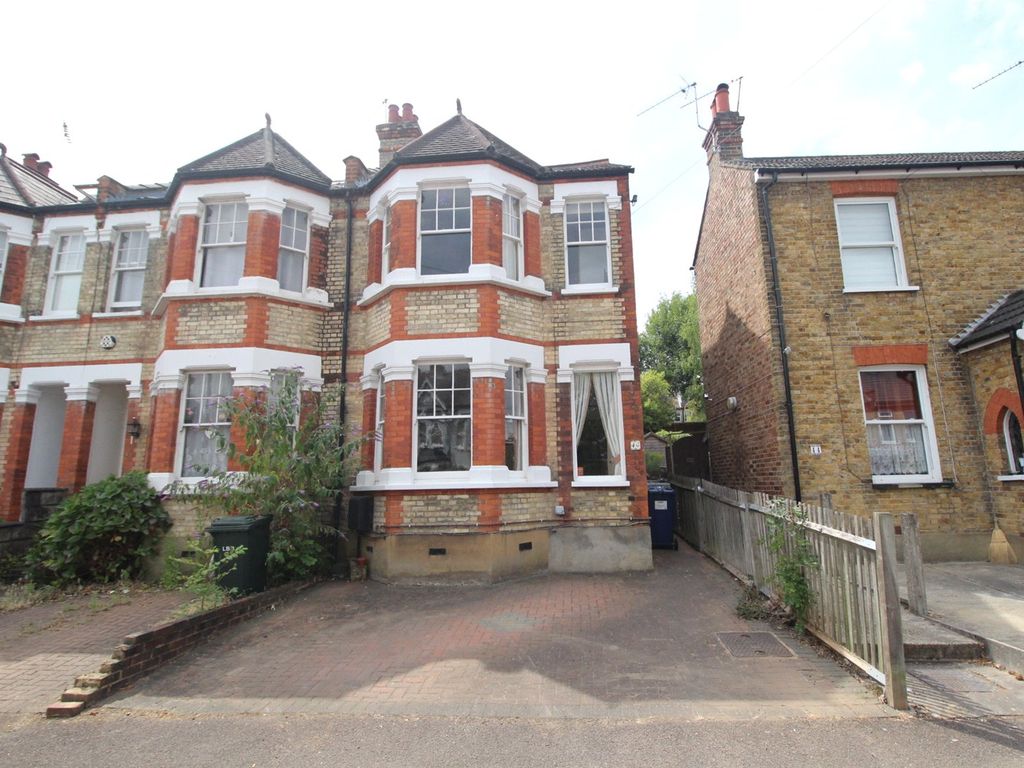 4 bed end terrace house for sale in Crescent Road 9Rf, New EN4