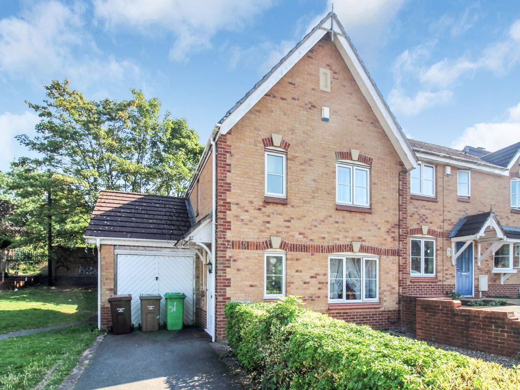 3 bed semidetached house for sale in The Poplars, Bobbersmill