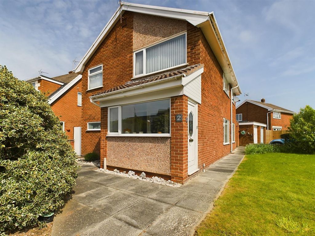 4 bed detached house for sale in Ffordd Llwyd, Wrexham LL12, £