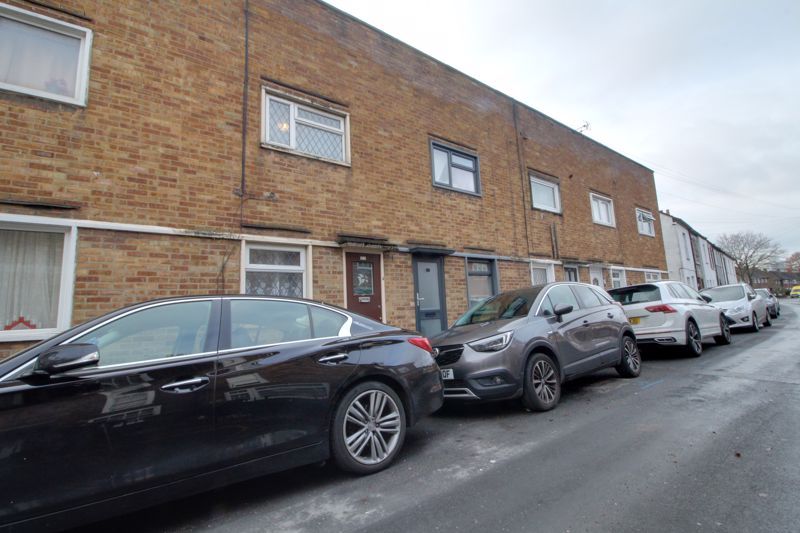 2 bed terraced house for sale in Park Lane, Cheshunt, Waltham Cross EN8