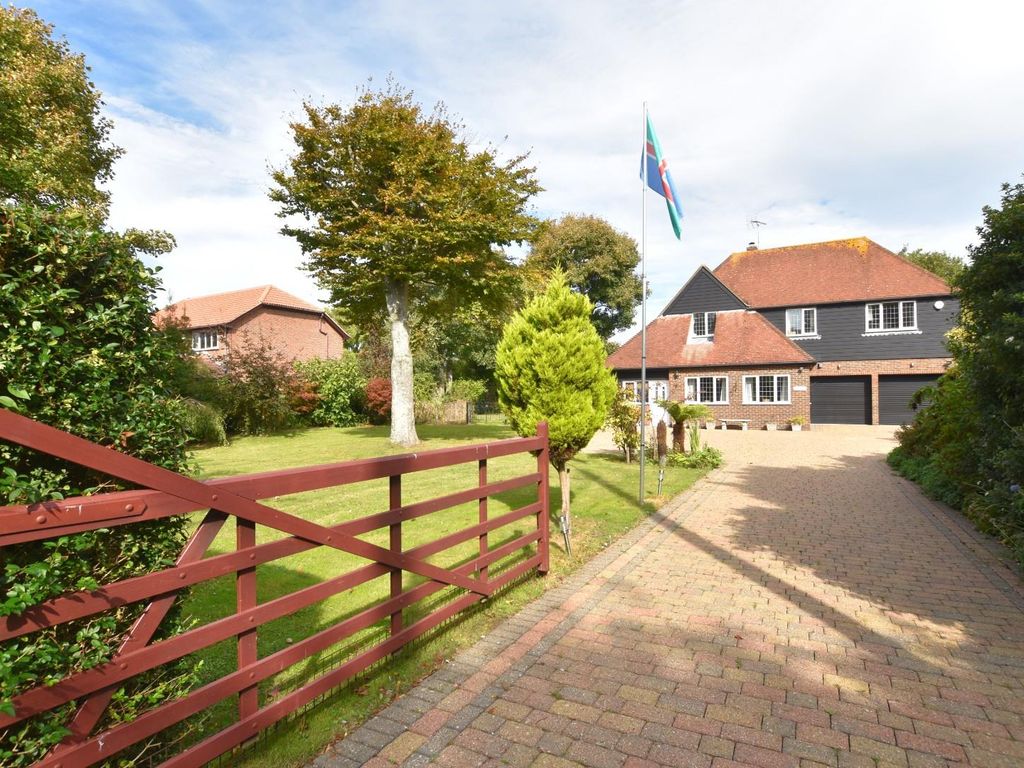 5 bed detached house for sale in Littlestone Road, Littlestone, New