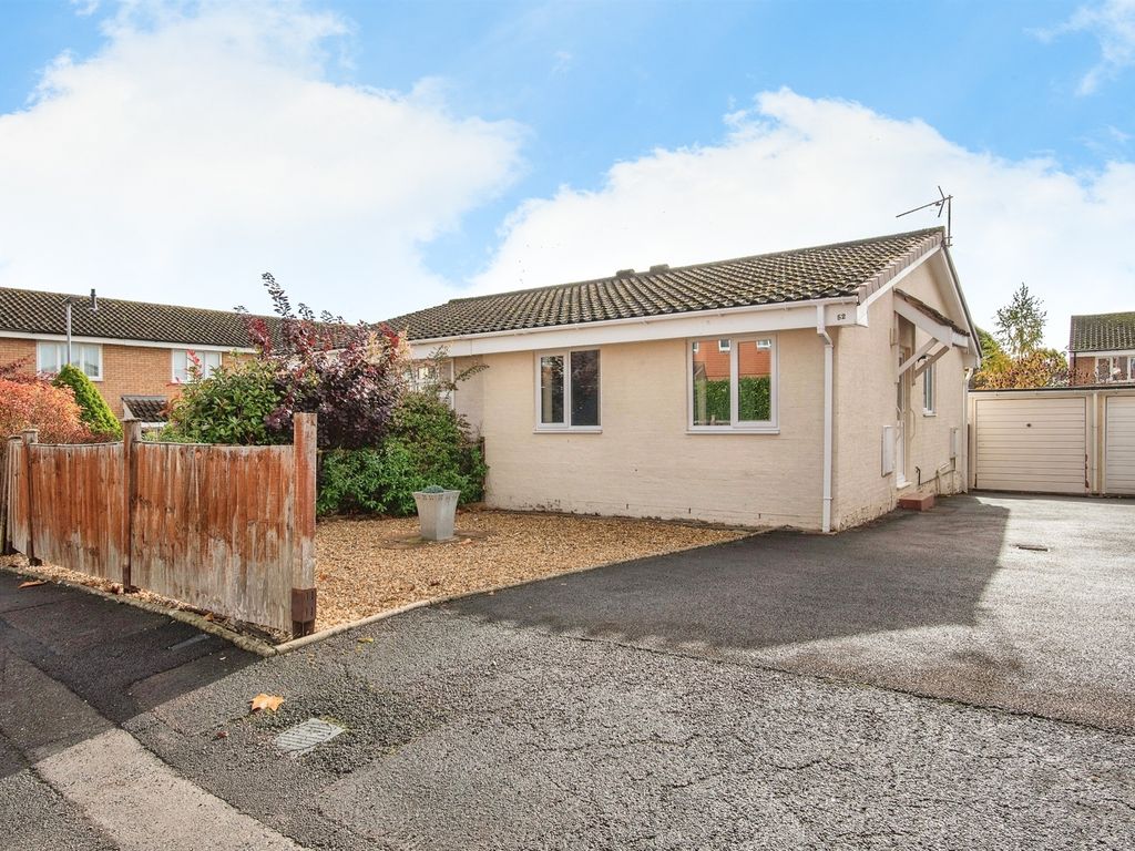 2 bed semidetached bungalow for sale in Kempton Avenue, Hereford HR4