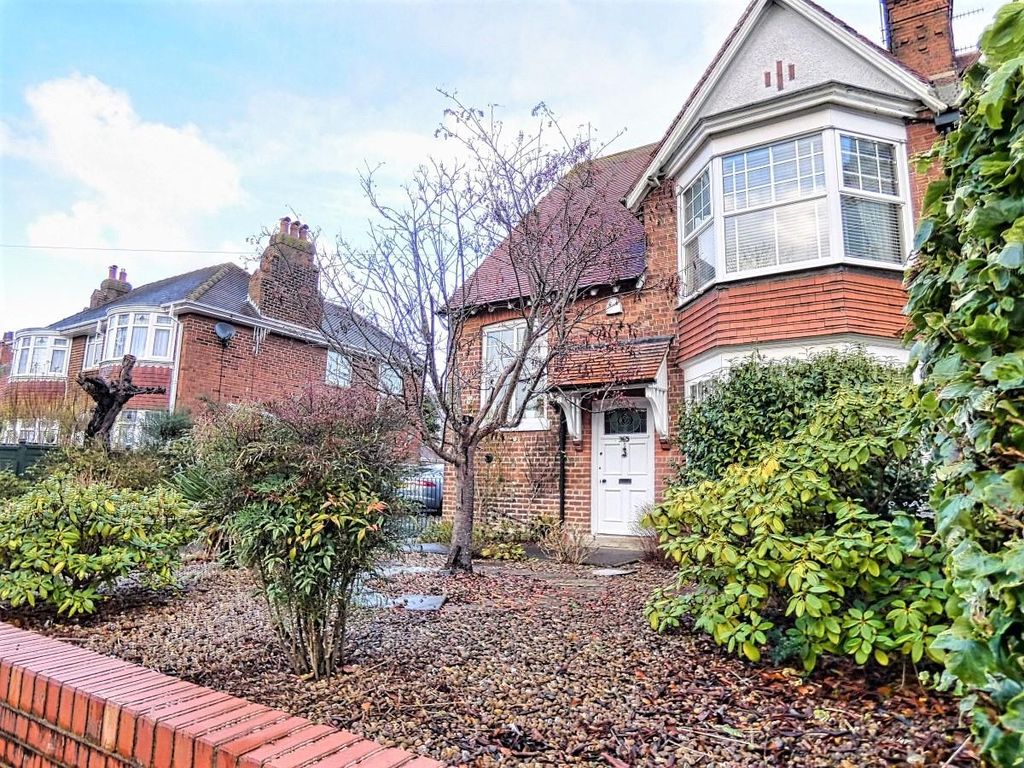 5 bed semidetached house for sale in Scalby Road, Scarborough YO12