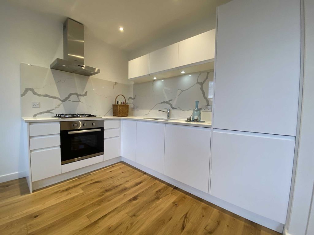 2 bed flat to rent in Brundretts Road, ChorltonCumHardy, Manchester