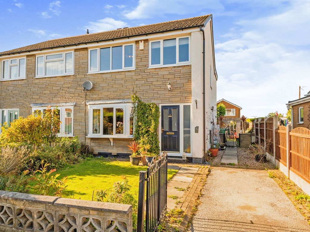 3 bed semidetached house for sale in Westroyd Crescent, Pudsey LS28