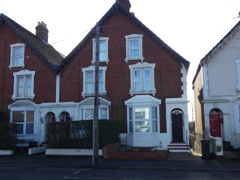 Studio to rent in Wilton Road, Salisbury, Wiltshire SP2, £800 pcm Zoopla