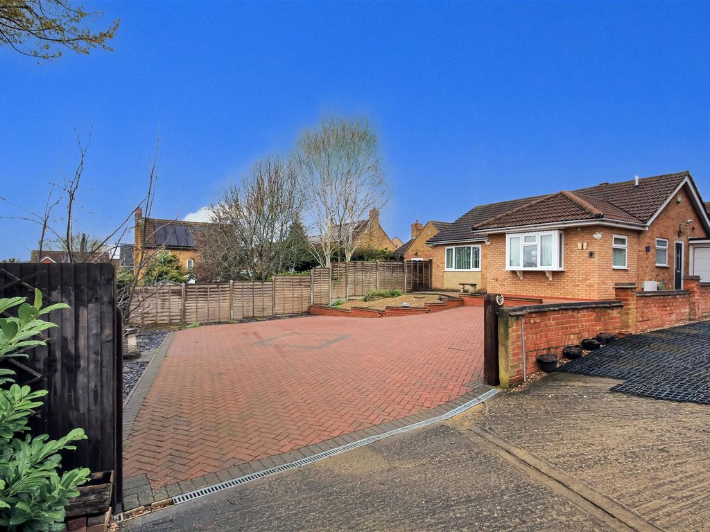 3 bed detached bungalow for sale in Nene Road, Higham Ferrers, Rushden
