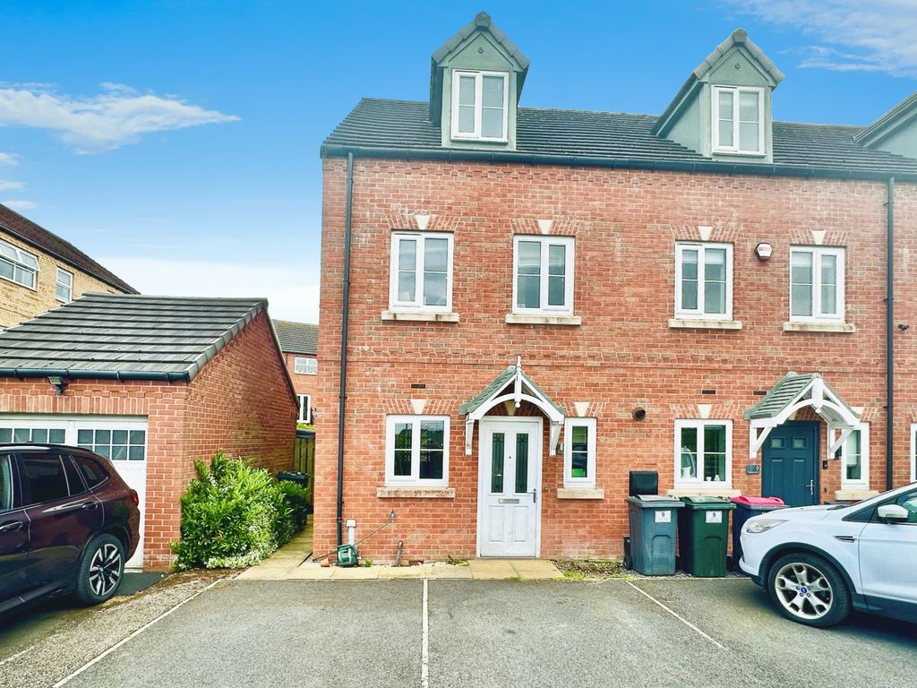 3 bed end terrace house for sale in Hatfield Grove, Laughton Common