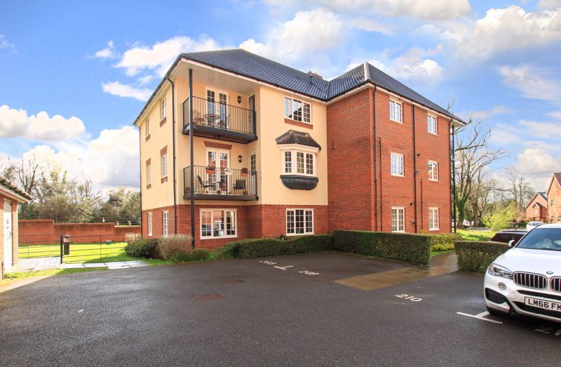 2 bed flat for sale in Scarlett Avenue, Halton Camp, Aylesbury HP22