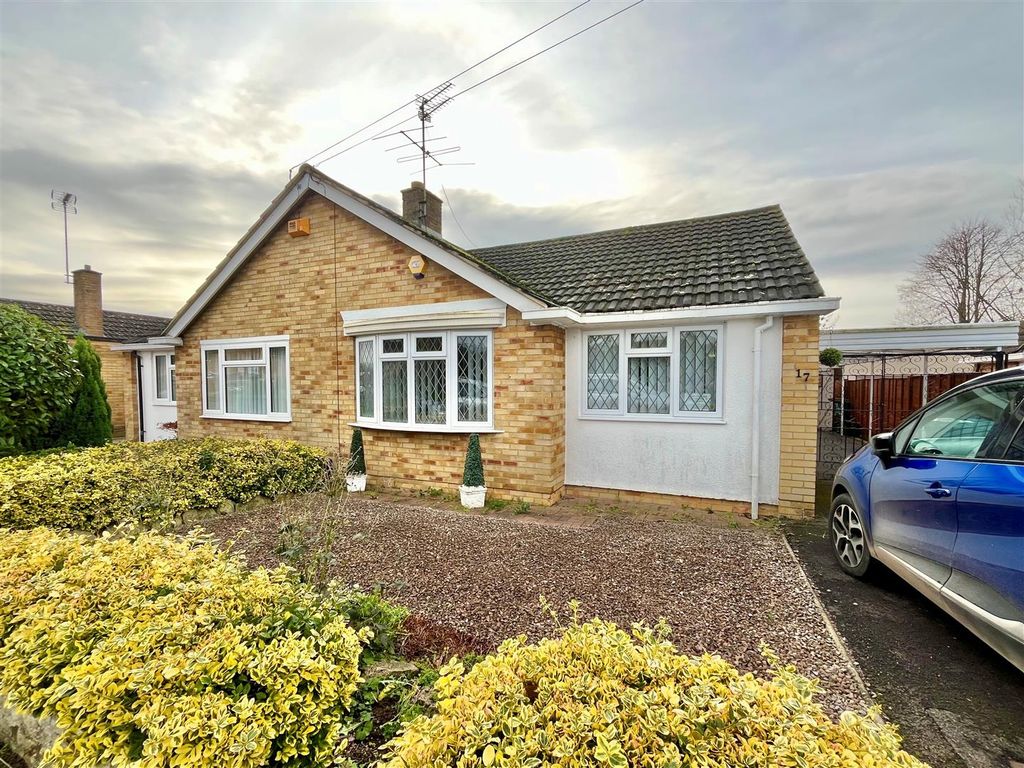 2 Bed Semi Detached Bungalow For Sale In Bybrook Gardens Tuffley