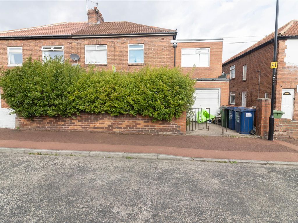 2 bed flat to rent in Benson Road, Walker, Newcastle Upon Tyne NE6, £