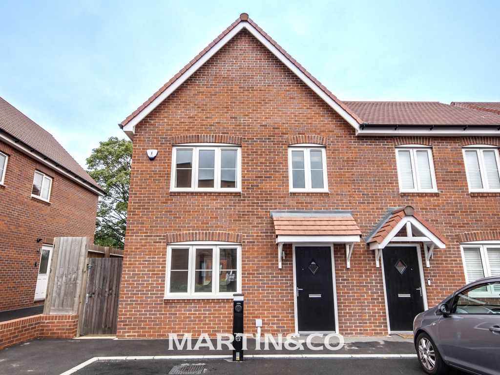 3 bed semidetached house for sale in Canada Road, Deepcut, Camberley