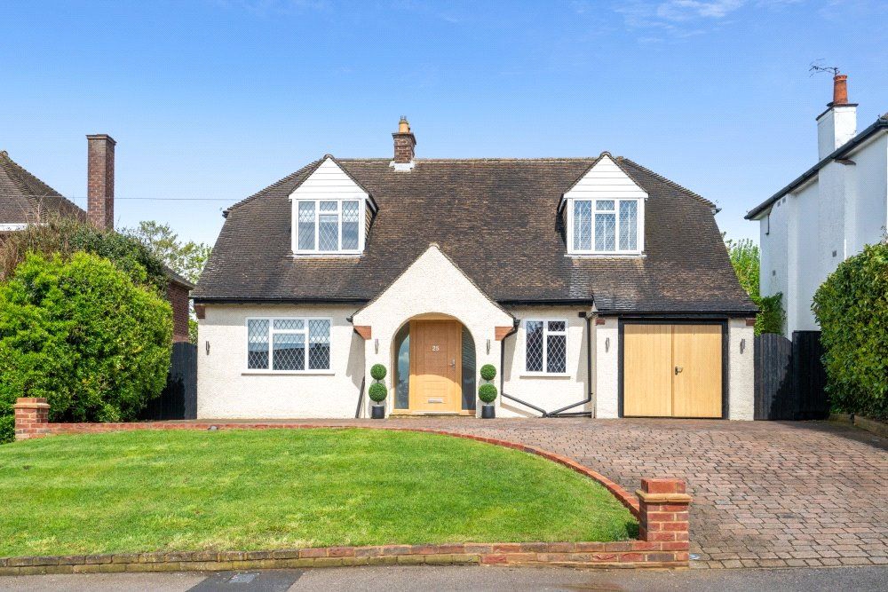4 bed detached house for sale in Toms Lane, Kings Langley